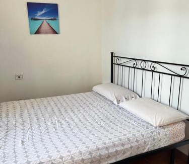 Lodi Apartment | casa rosa