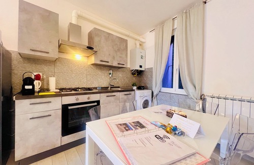 San Massimo Apartment | Casa Rosa Tre, Rapallo, 1b/1b with private parking and garden
