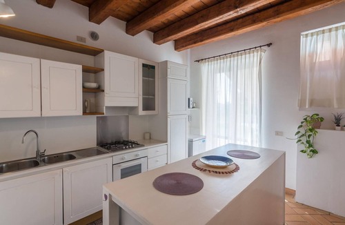 San Costanzo Villa | Casa Rossa - Private villa, 7 bedrooms, pool, wifi, pets, beach 6 km, Marche