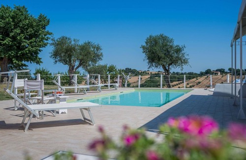 San Costanzo Villa | Casa Rossa - Private villa, 7 bedrooms, pool, wifi, pets, beach 6 km, Marche