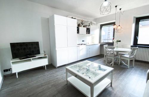 San Donato Apartment | Casa San Donà - Luminoso trilocale con parcheggio