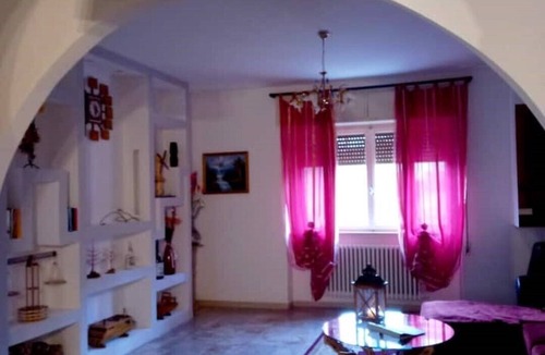 Gualdo Tadino Apartment | Casa San Rocco: Spazioso Appartamento con Giardino