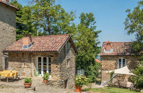 Cortemilia House | Casa Seta II, Cascine Crema: A 300-year-old stone house full of charm, with a 20x14 m pool