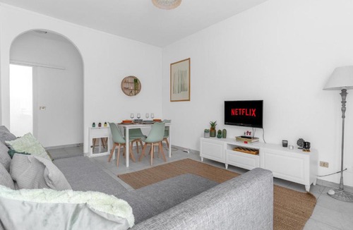 Milan Apartment | Casa Sibilla - Balcony Apartment, 7min Linate & Arena, Fast WiFi