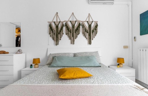 Milan Apartment | Casa Sibilla - Balcony Apartment, 7min Linate & Arena, Fast WiFi