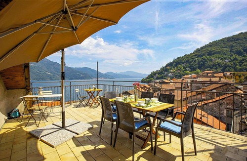 Cannobio Apartment | Casa Sofia: Duplex Apartment by Lago Reisen