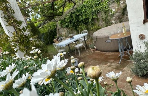 Monterotondo Marittimo Apartment | Casa Sole di Toscana USO ESCLUSIVO con 5 camere, 3 bagni, terrazza panoramica, giardino e vasca idromassaggio
