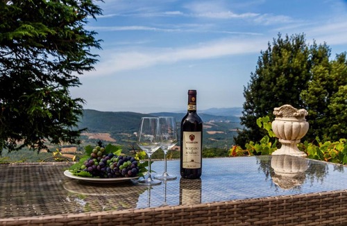 Monterotondo Marittimo Apartment | Casa Sole di Toscana USO ESCLUSIVO con 5 camere, 3 bagni, terrazza panoramica, giardino e vasca idromassaggio