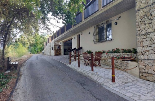 Citta Sant'Angelo House | Casa sotto la Quercia - cool in summer and warm in winter