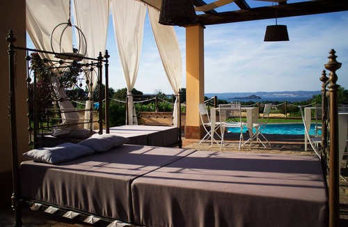 Capodimonte Villa | Casa Vacanze "La Collina di Montecchio"