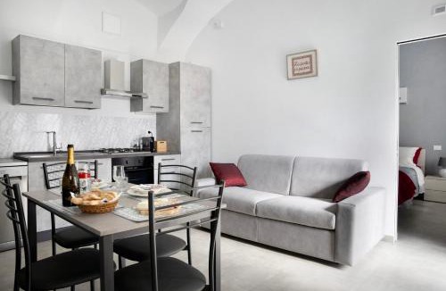 Guarene Apartment | Casa Vacanze La Porta in Piazza
