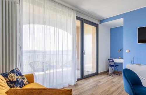 Marta Apartment | Casa Vacanze Maddalena - Palazzetto sul Lago - Diamante Blu