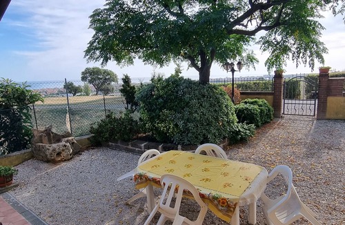 San Costanzo House | Casa Vacanze Panoramica Vista Mare