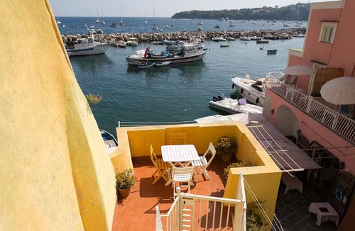 Procida Apartment | Casa Veneziano: a window on the Mediterranean