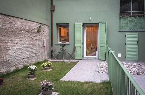 Ravenna Apartment | Casa Vincenza, Luxury studio apartment with garden in Ravenna's UNESCO district