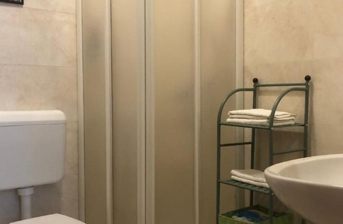 Roman Quarter Apartment | Casa vivace in centro Torino by Turin House Collection