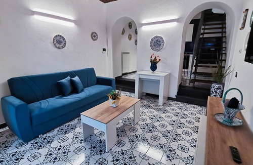 Vietri sul Mare Apartment | CASAGIUGIUside Vietri's main street with traditional ceramics, restaurants