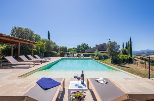Monteguidi Villa | Casale la Peschiera by VacaVilla
