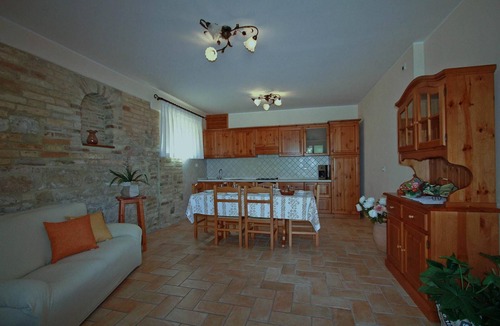 Pergola Villa | Casale Lucy - Private villa, 5 bedrooms, pool, AC, wifi, pets, Marche