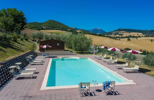 Pergola Villa | Casale Lucy - Private villa, 5 bedrooms, pool, AC, wifi, pets, Marche