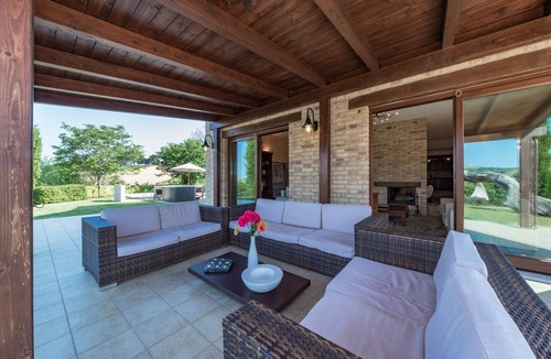 Offida Villa | Casale Rosy 6+2, Emma Villas