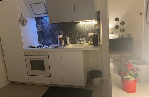 Bari City Centre Apartment | casaRó, cozy, comfortable,800mt from ferr/centr station,.a treat!