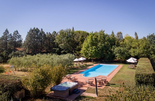 Pietraia Villa | Case Sant'Anna (sleeps 18) Villa with private pool and hot tub - Cortona