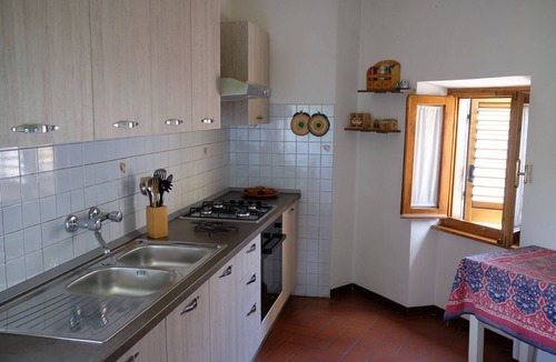 Stia Apartment | Casetta sul fiume vista castello