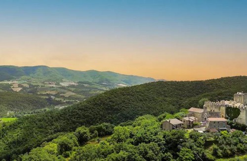 Gualdo Cattaneo Apartment | Castello di Cisterna Uno