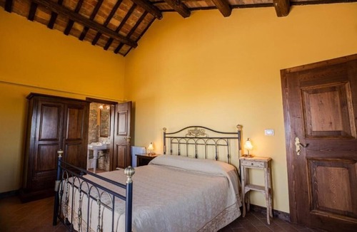 Mosciano Sant'Angelo Bed & Breakfast | Castello di Petecciano