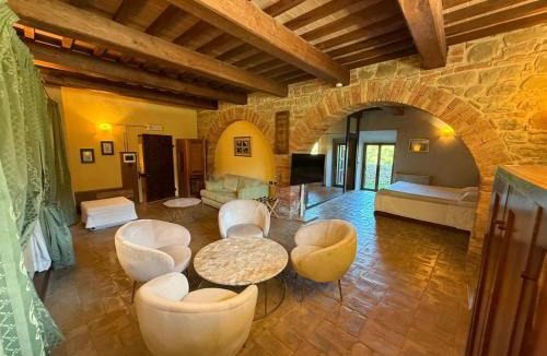 Monteluiano Hotel | Castello Di Petroia Dimora d'Epoca