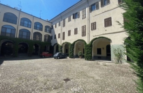 Vercelli Apartment | Center One - Spacious Loft in Historic Center - TV 75" WiFi - Cinelli Apartment