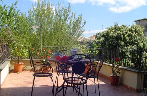 Orvieto Apartment | Central Apartment with terrace over gardens
