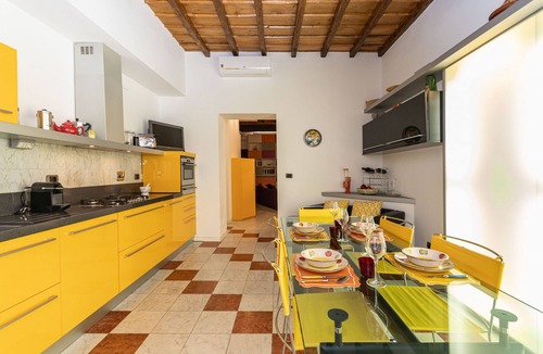 Historic Centre Apartment | Central Pop House by Wonderful Italy