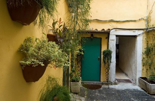 Rione Duomo House | Chèz Lumière in the historic center
