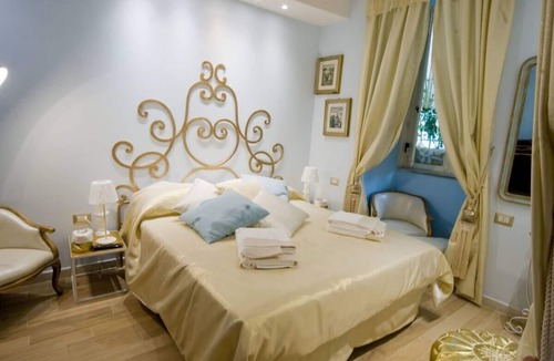 Rione Duomo House | Chèz Lumière in the historic center