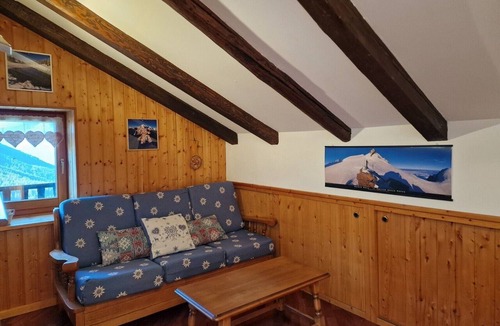 La Magdeleine Ski Chalet | Chalet 'Du Sapin Rouge' with Mountain View and Air Conditioning