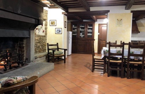 Apecchio Ski Chalet | Chalet in Apecchio with Pool and Mountain Views