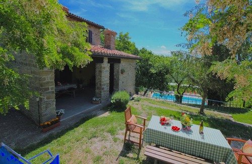 Apecchio Ski Chalet | Chalet in Apecchio with Pool and Mountain Views