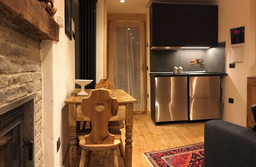 Valtellina Ski Chalet | Chalet Monks at the Fountain "Junior Suite "