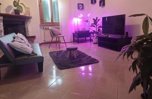 Arezzo Apartment | Charlie's Home Arezzo-Appartamento-B&B Arezzo con Parcheggio privato- Arezzo Città del Natale 2023 - Centro Arezzo Fiere e Congressi- Mercatini Natale Arezzo Casa di Babbo Natale e Villaggio Tirolese 2023