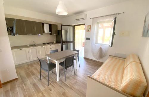 Chiesiola Apartment | Charming Apartment in Vieste with Shared Pool and Garden