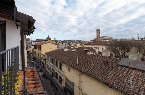 Santa Maria Novella Apartment | CHARMING ATTIC NICHE