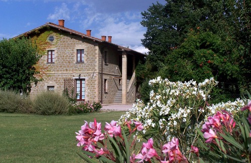 Torgiano Apartment | Charming holiday home with pool in a wine estate close to Assisi. Free WIFI