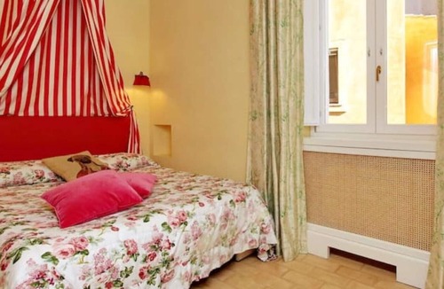 Rione XI Sant'Angelo Apartment | Charming Penthouse, Secret Rome (Ghetto)