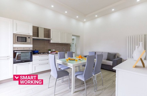 Naples City Centre Apartment | Chiara Modern Apartment by Wonderful Italy