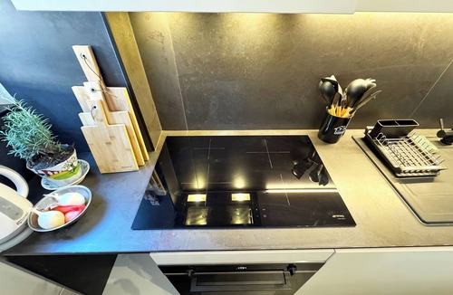 San Lorenzo House | Chic Loft in Central Rome. New amenities. Walking distance from center, 2BR, 2BA