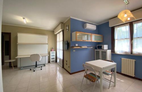 Vercelli Apartment | Chicco Light - Appartamento low cost per soggiorni brevi Vercelli Wi-Fi - Cinelli Apartment