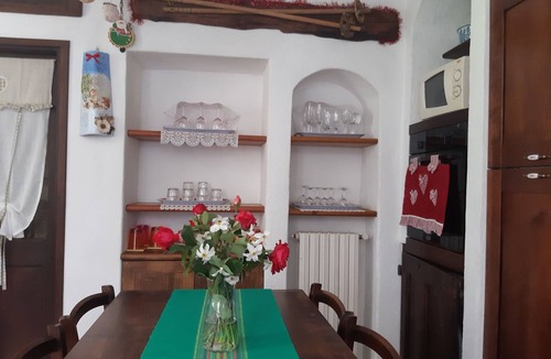 Sauze d'Oulx Apartment | Ciabot la Garitula very close to slopes and chairlift, sunny garden, wifi