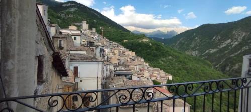 Pacentro Apartment | Clelia Holiday House- panoramic terrace overlooking the castle and the mountains